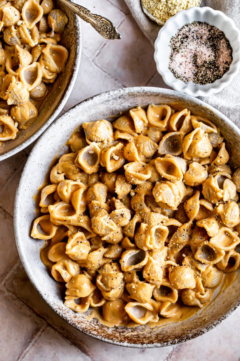 close up of a bowl of Mac and cheese