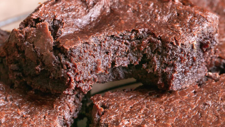 Fudgy Flourless Date Brownies - Healthy Little Vittles