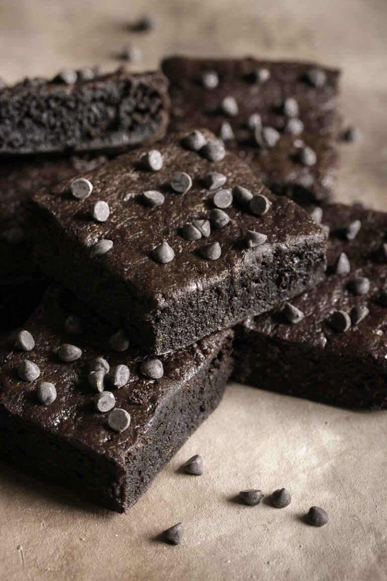 Fudgy Flourless Date Brownies