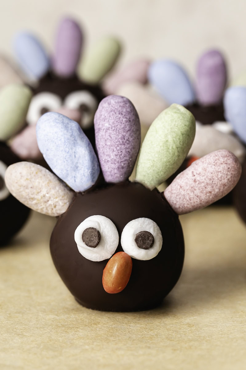 No-Bake Date Almond Flour Brownie Bite Turkeys (dye-free!) - Healthy ...