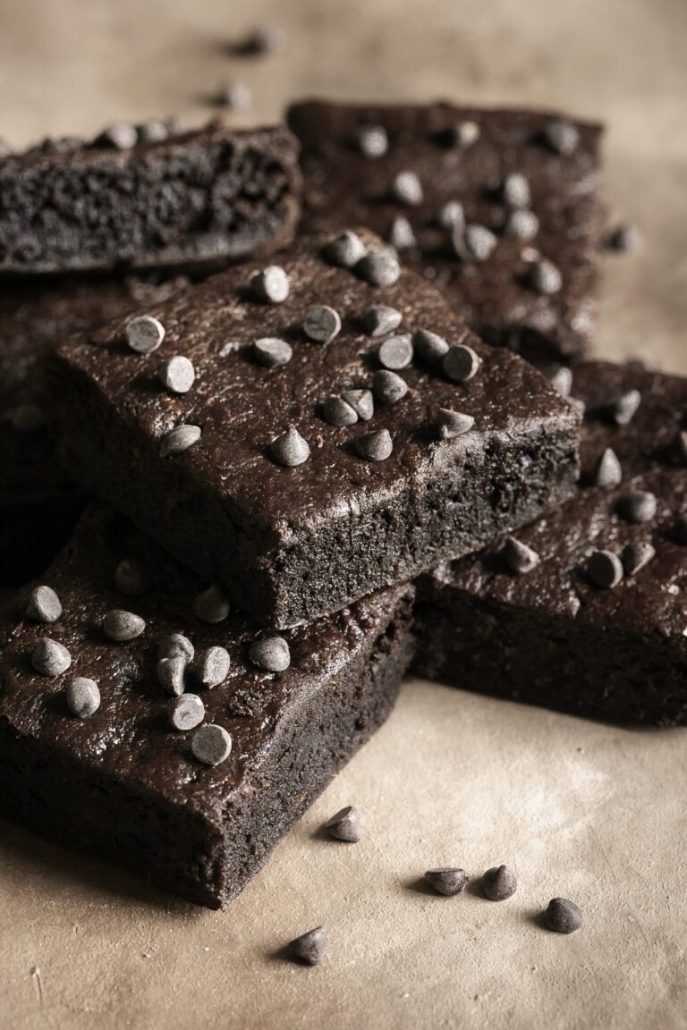 Fudgy Flourless Date Brownies